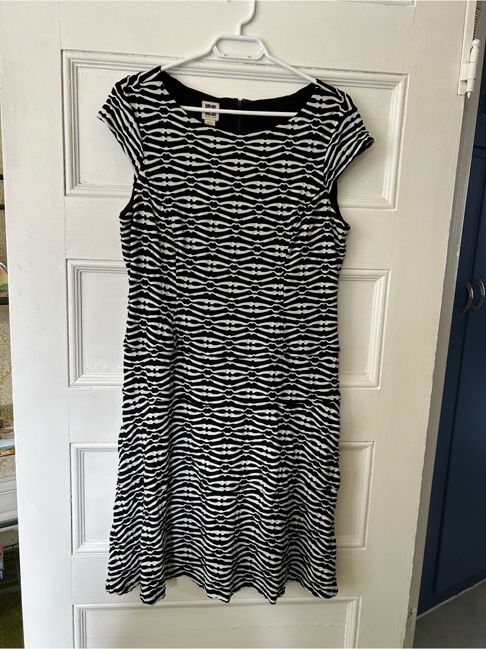 Anne Klein Black & White Geometric Cap-Sleeve Dress
